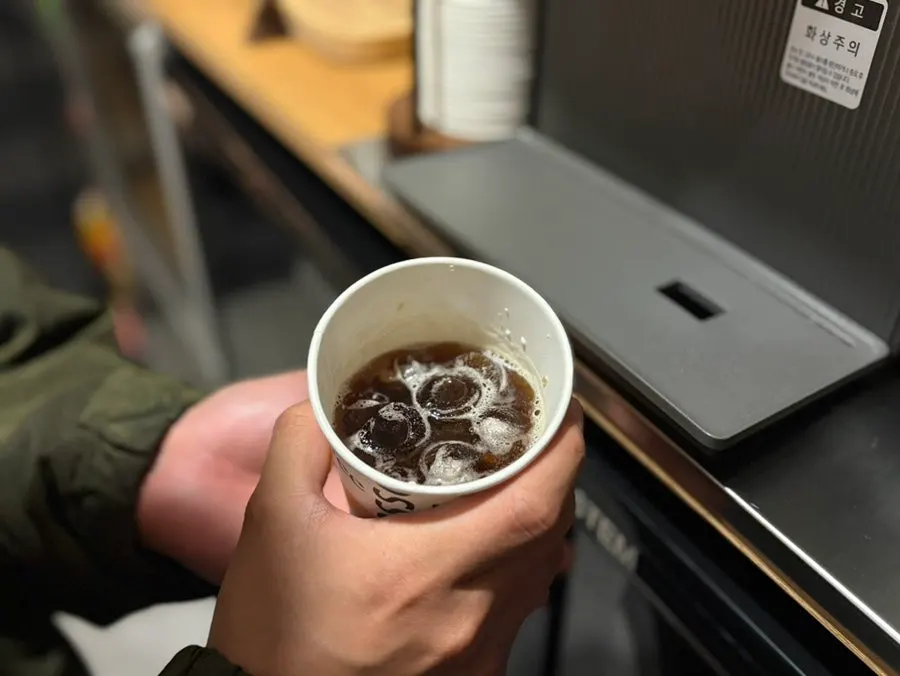 체크아웃 때 마신 모닝커피