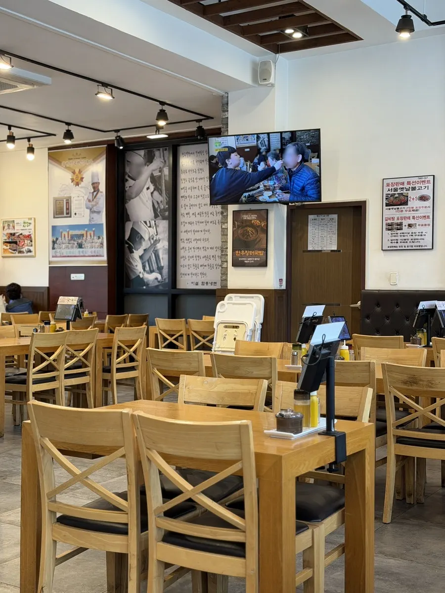 Interior seating at Iseol Myeonok, mostly 4-person tables