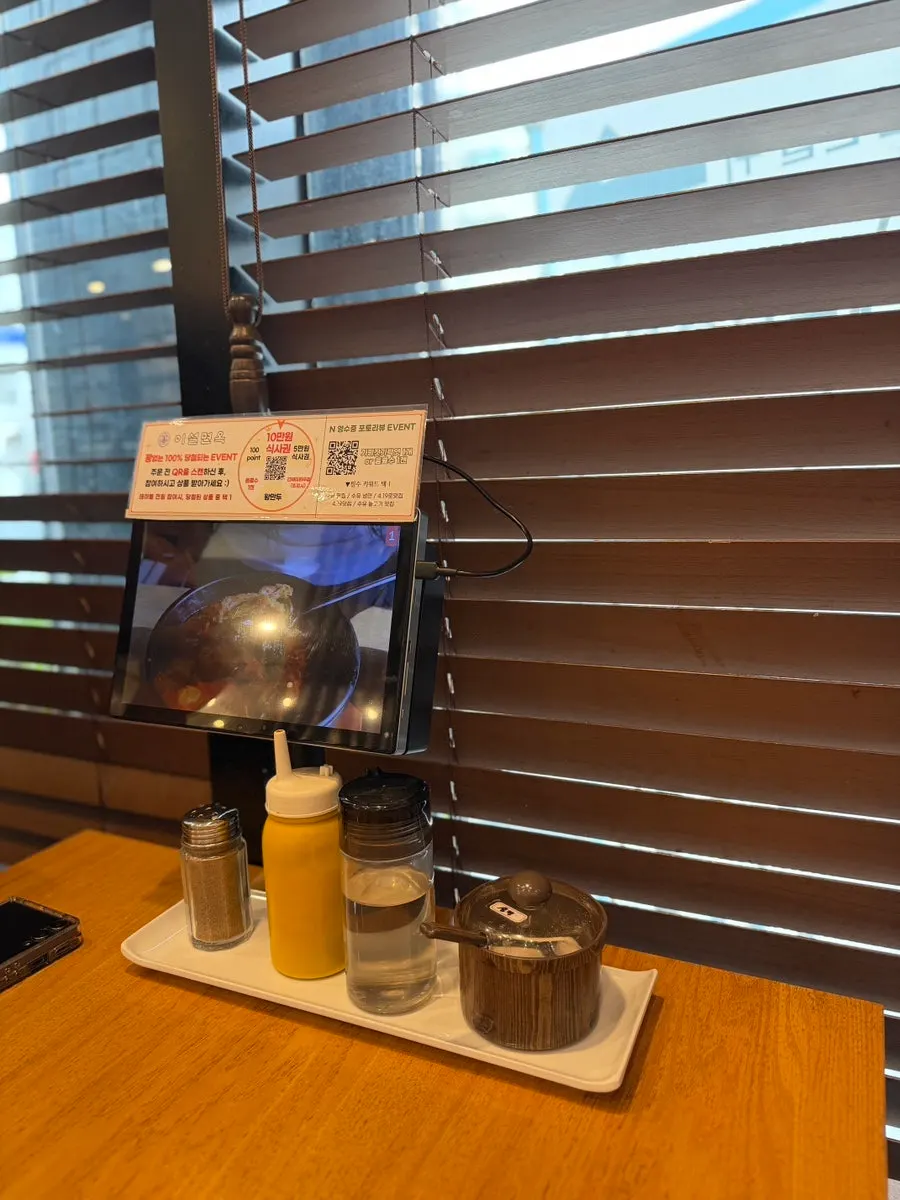 Tablet ordering device on the table