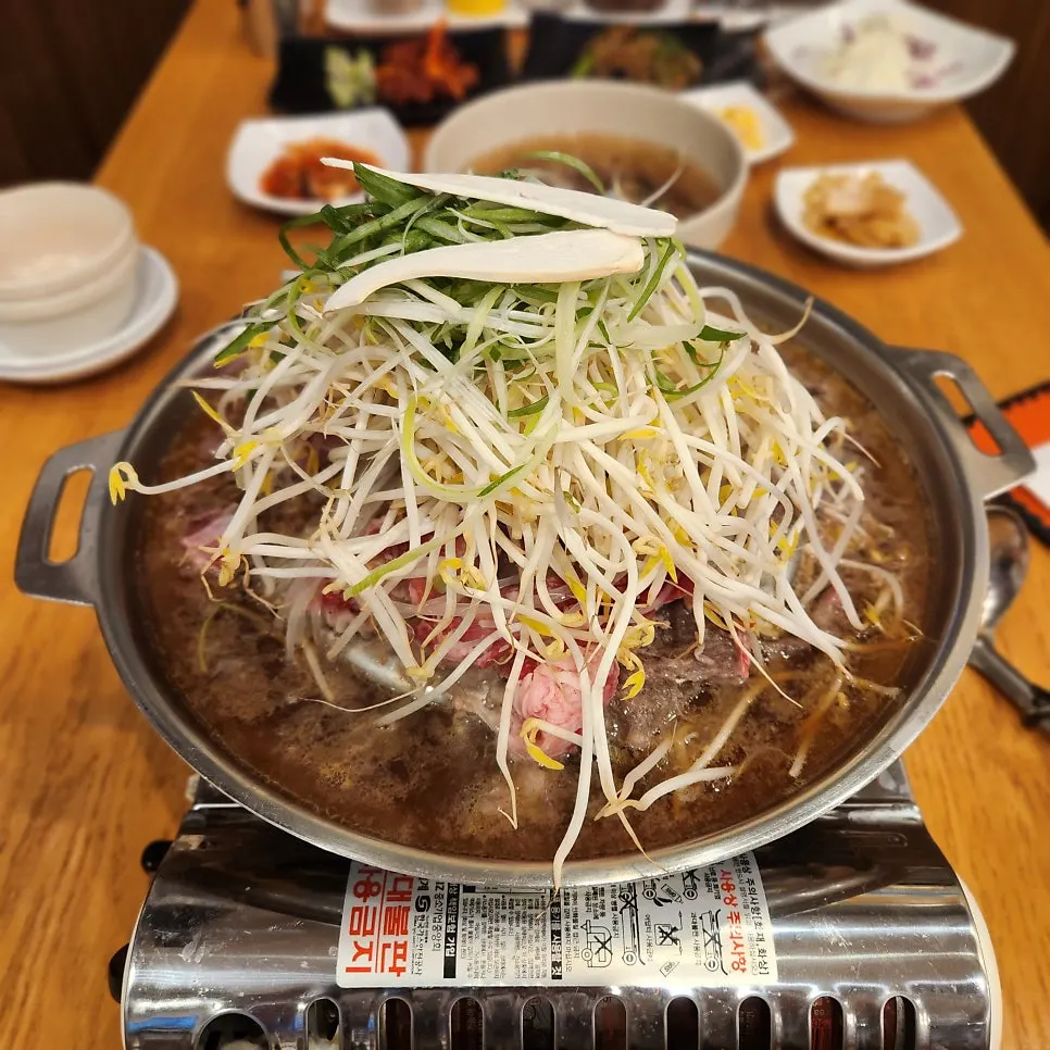 Old-fashioned bulgogi simmering on the burner