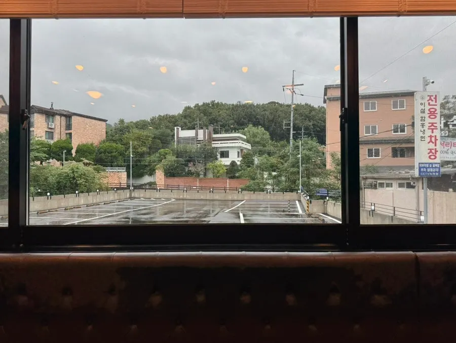High-ceilinged hall with a large back window