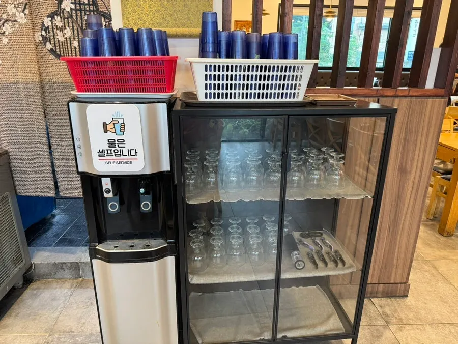 Self-serve water corner