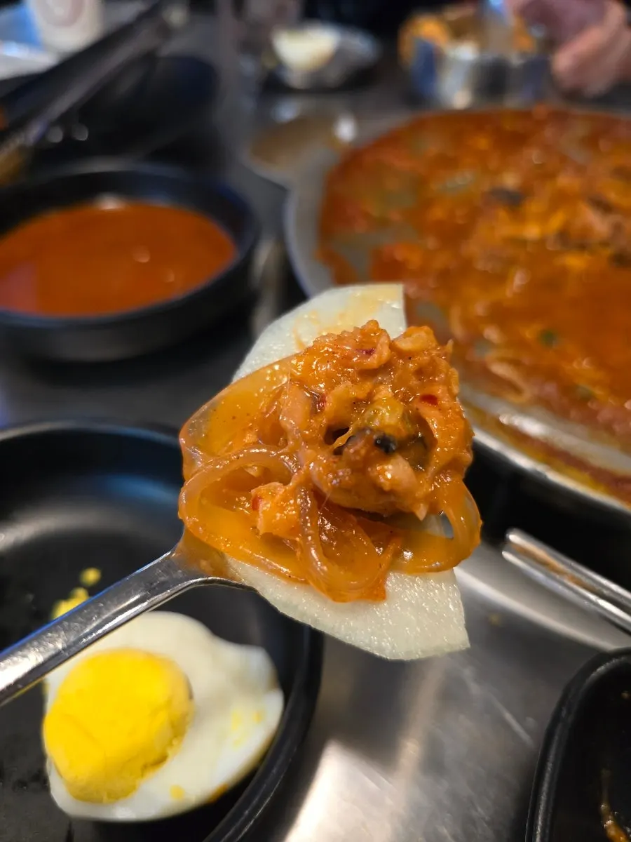양념에 볶아진 당면사리