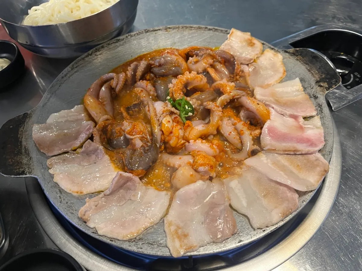 이수쭈꾸미 서여의도점 철판 쭈꾸미 삼겹살 한 상