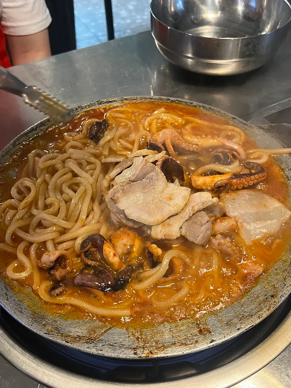 보통맛 양념에 버무려진 쭈꾸미 한 젓가락
