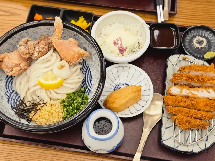 쫄깃한 면발의 온우동 카케우동
