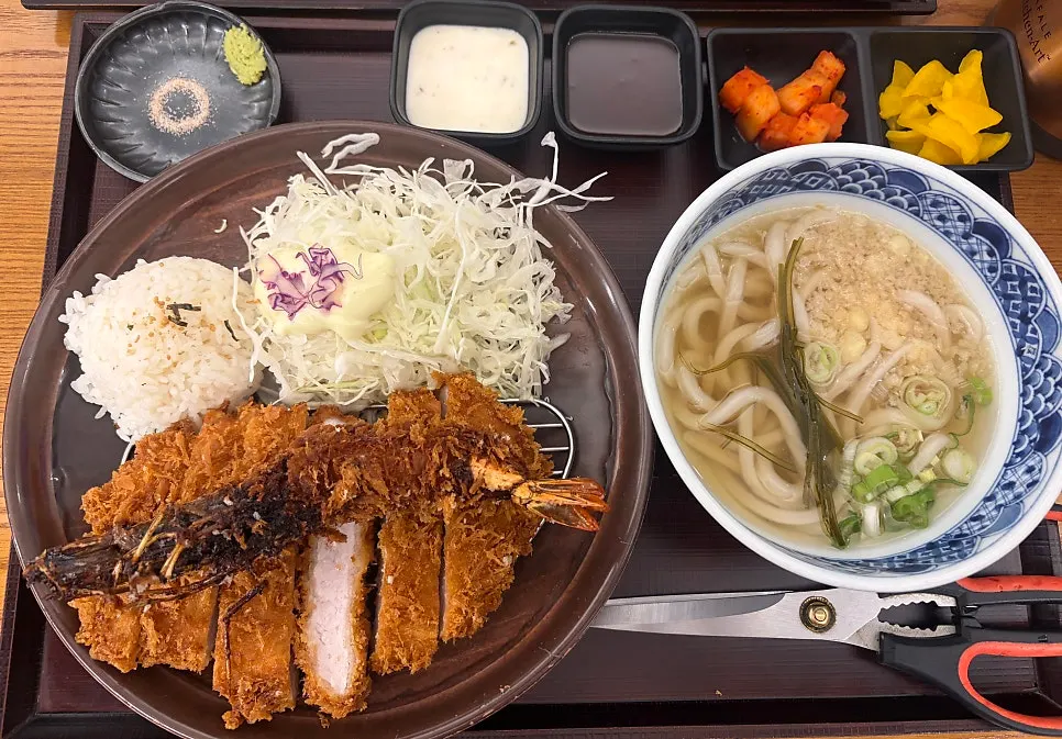 Chewy handmade bukkake udon and fried items