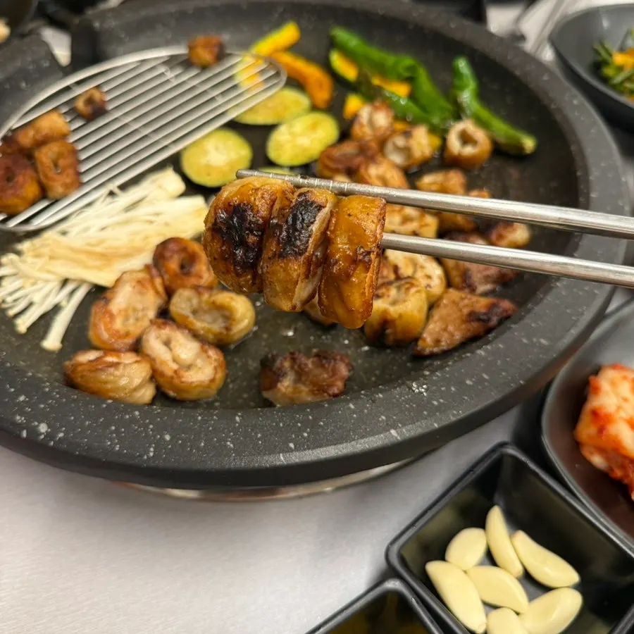 Makchang dipped in curry powder