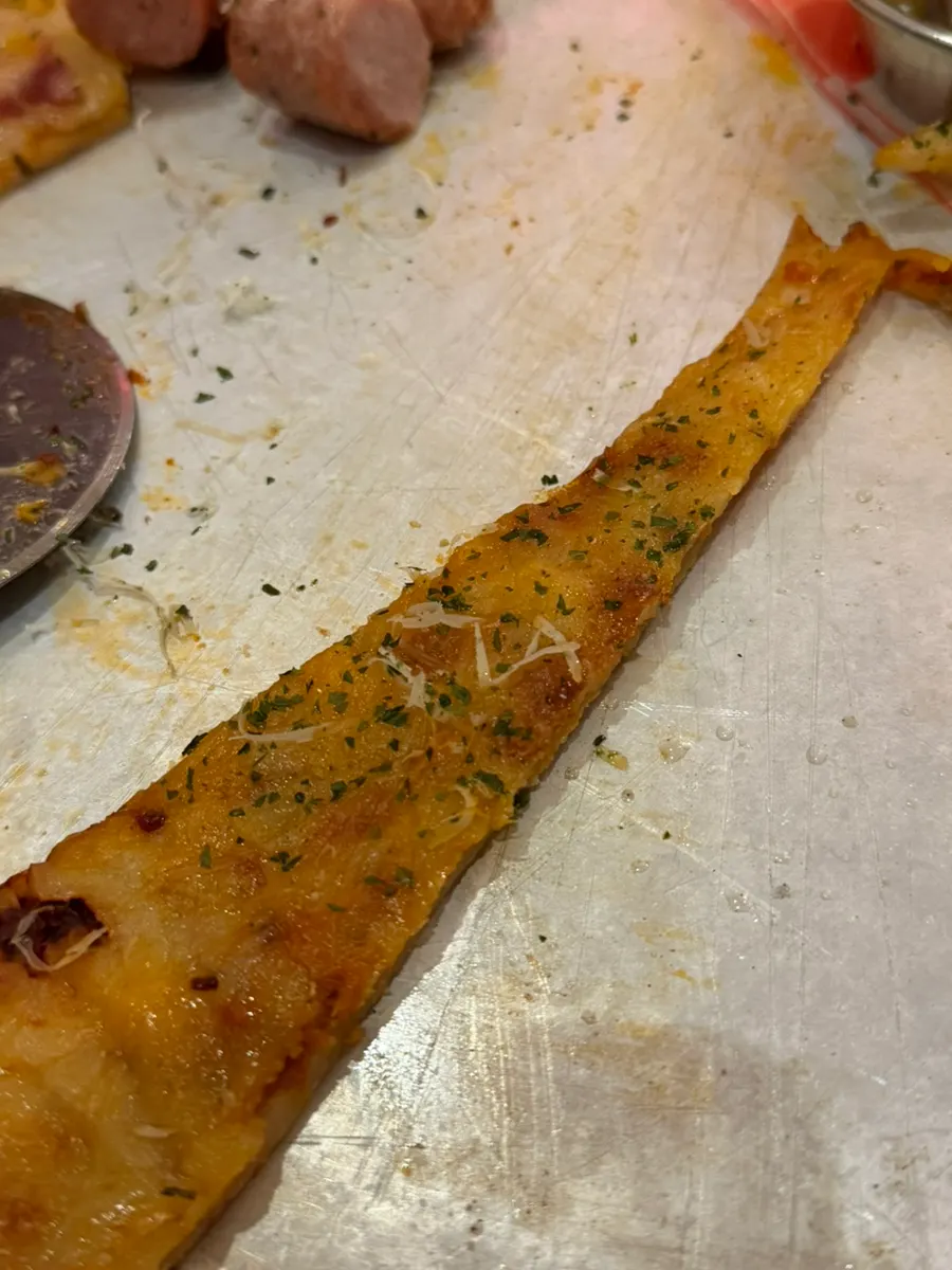 식사 마무리한 레이몬드 이수점 테이블