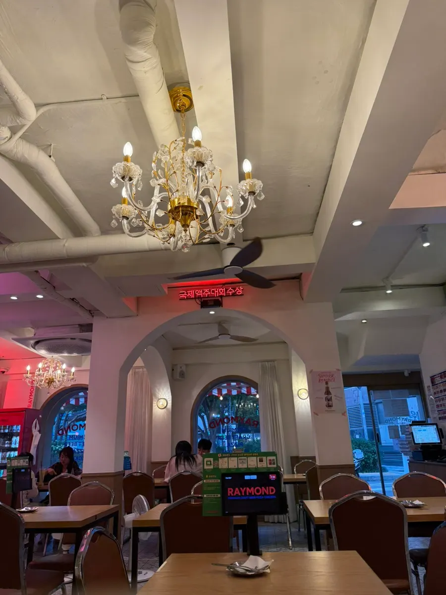 빈티지한 피자펍 인테리어