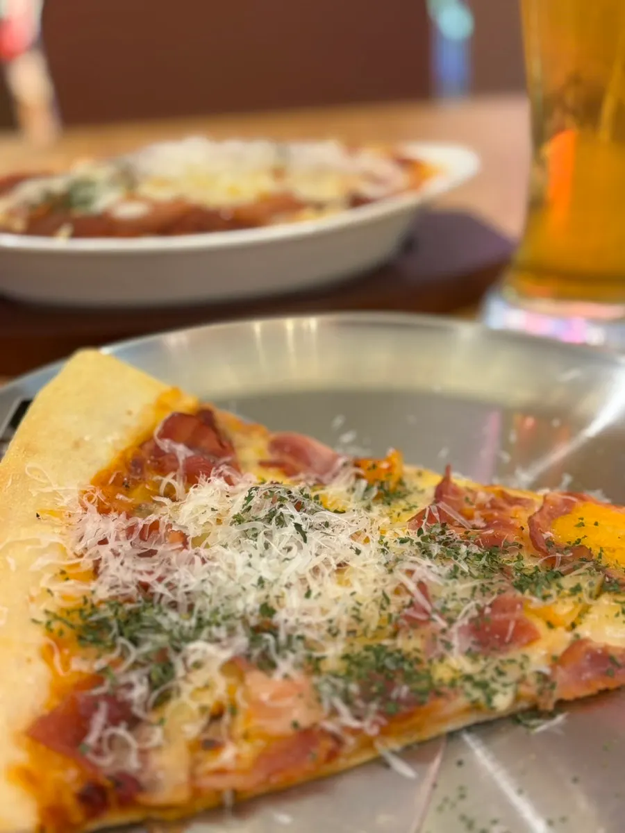 A pizza and beer meal near Isu Station