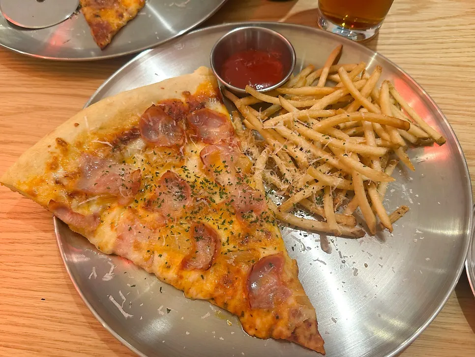 Hawaiian pizza lunch set topped with pineapple