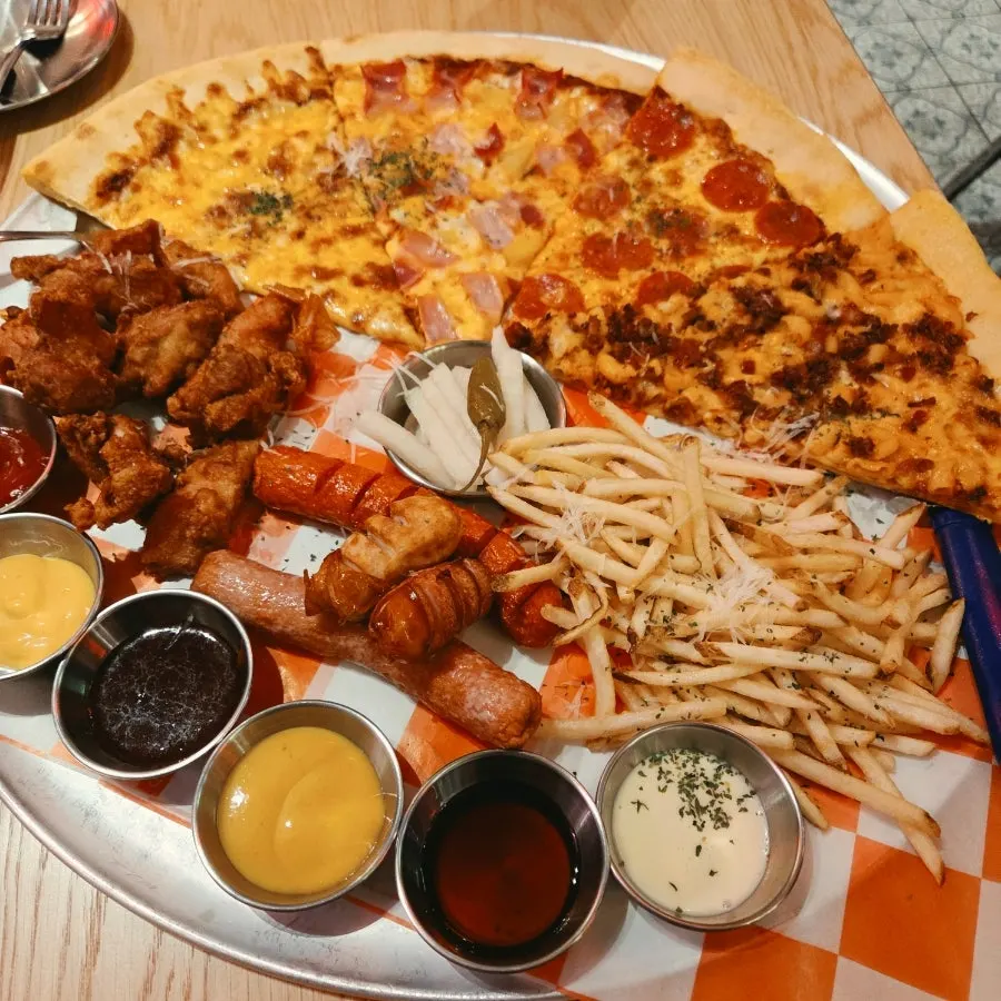 Full spread of the Raymond Set covering the table