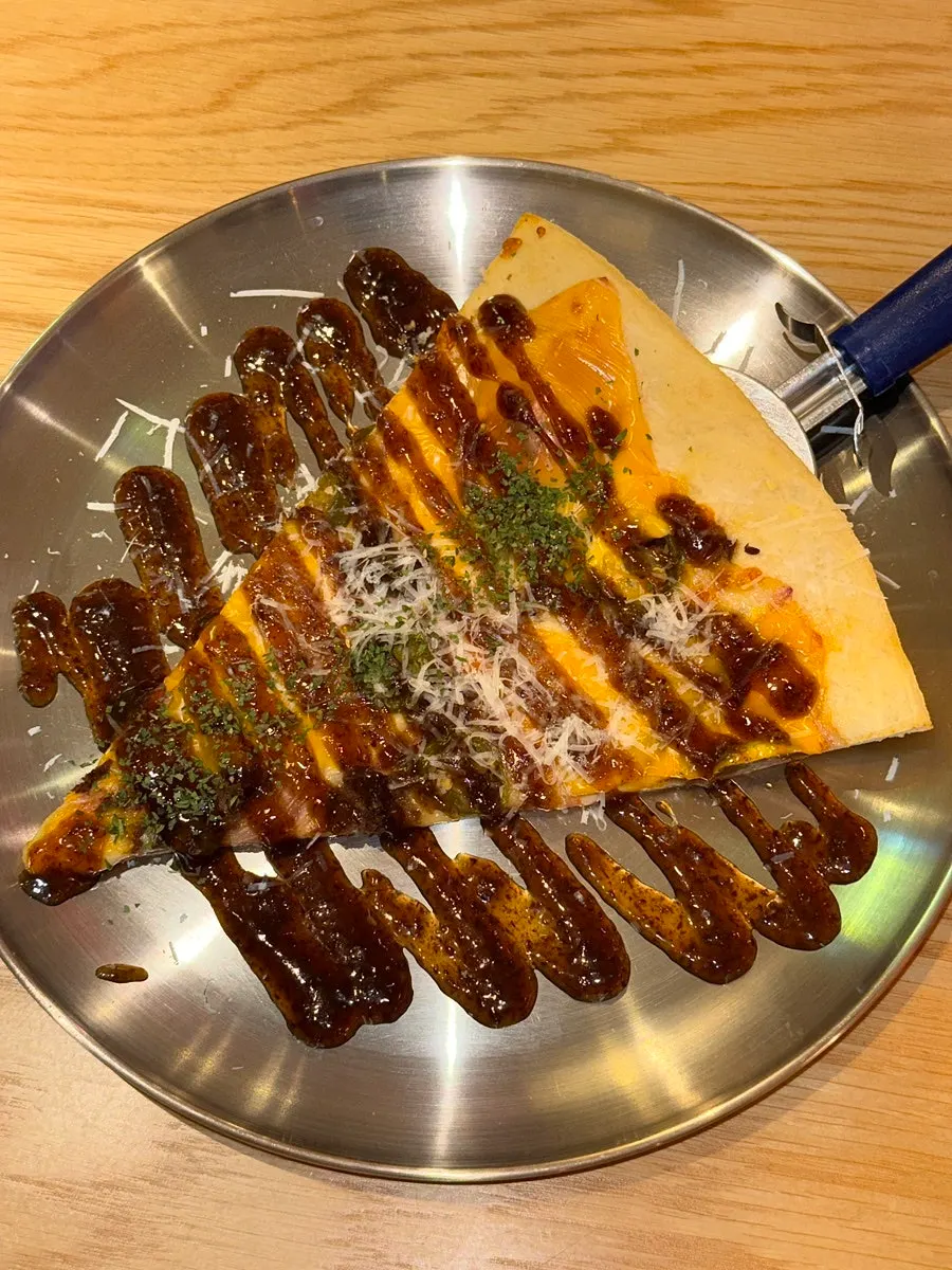 American Bulbeok Pizza drizzled with sweet sauce