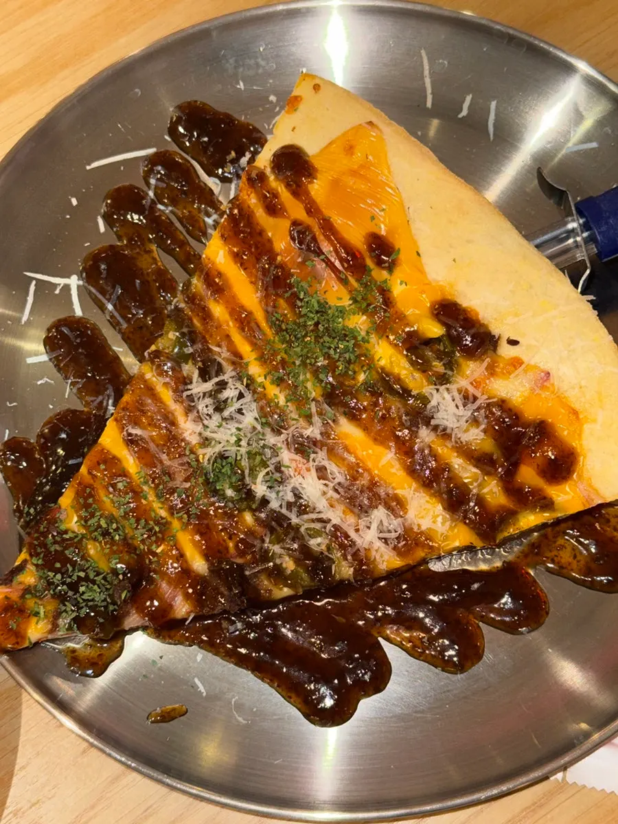 American Bulbeok Pizza topped with bulgogi and cheese