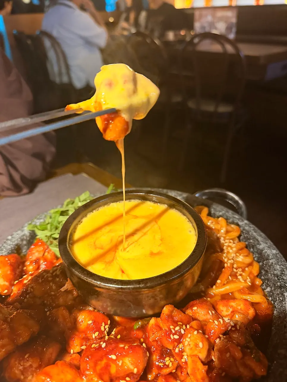 체다치즈소스가 꾸덕한 치즈불닭 클로즈업
