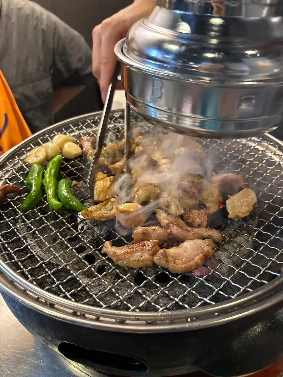 참소스에 찍어 먹는 대창 한 점