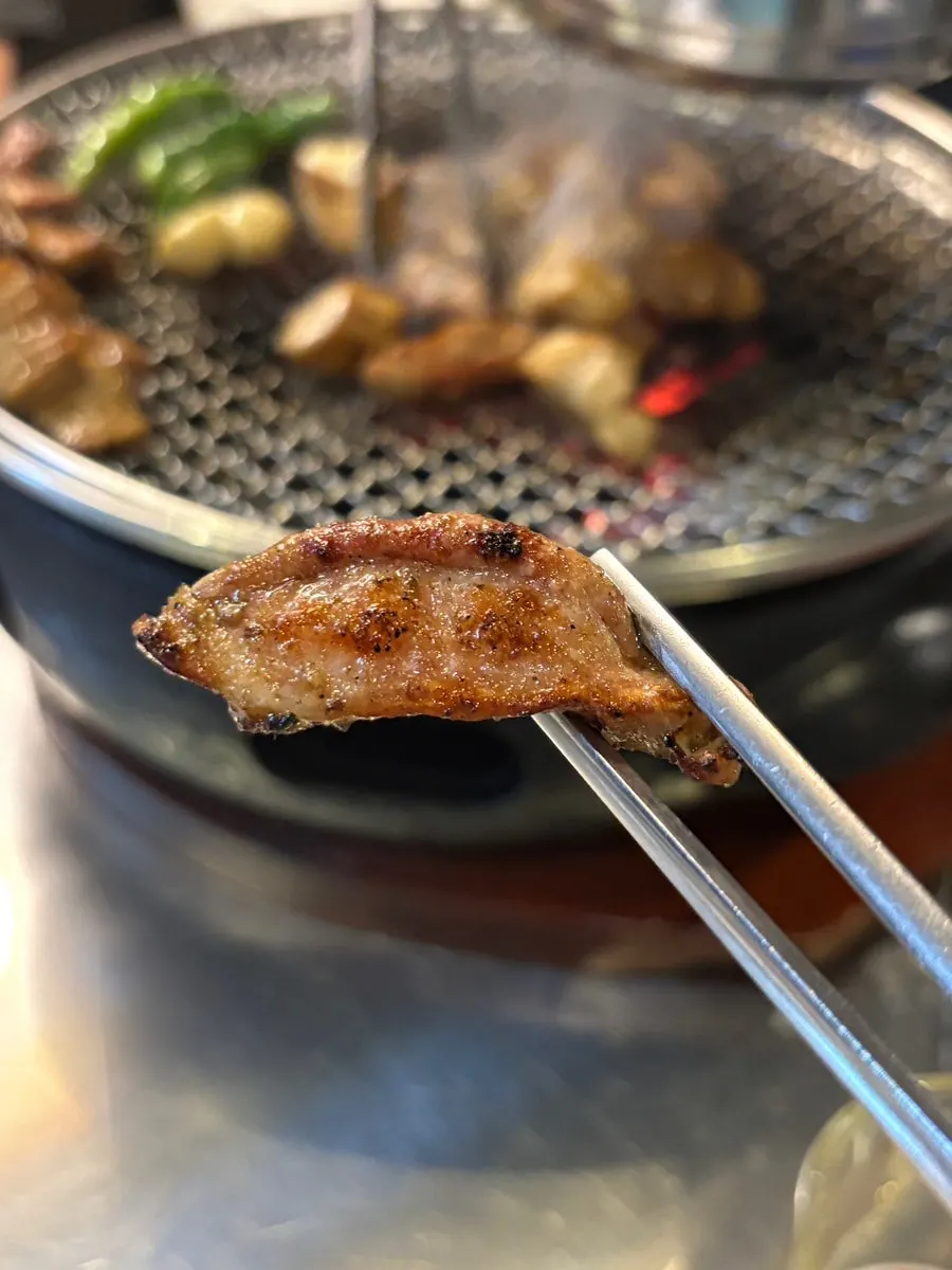 불판 위 막창과 양대창