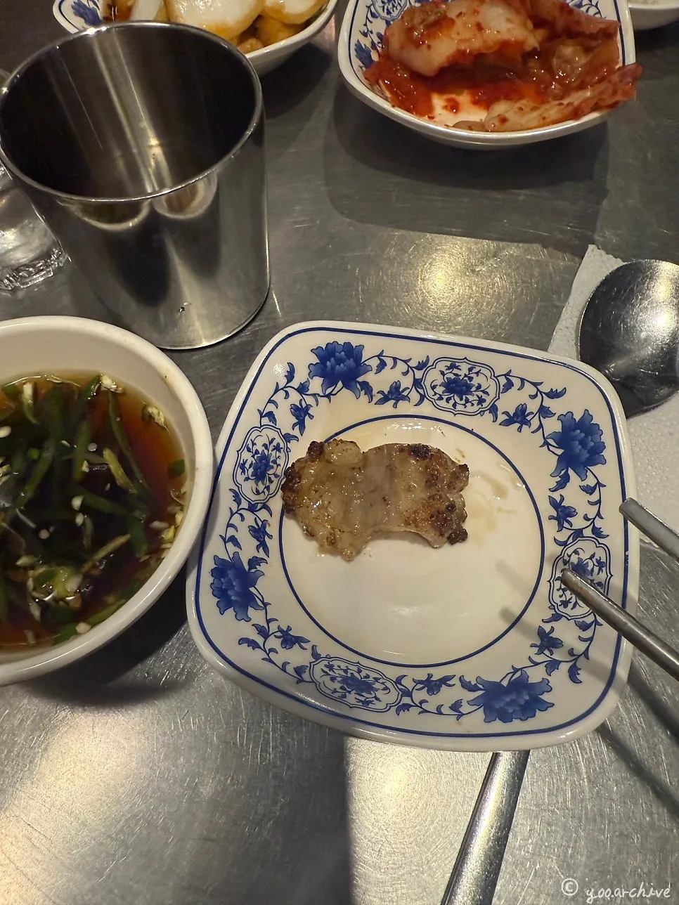 A piece of daechang picked up with chopsticks