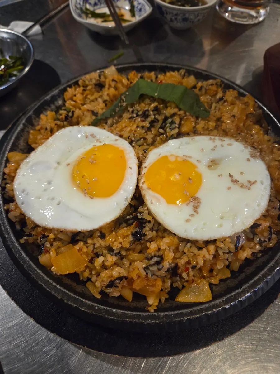 Kkwari peppers served with sauce