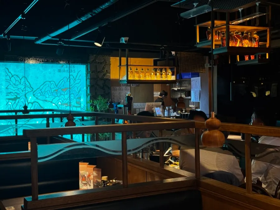 Date-friendly indoor atmosphere at Ari Gyegok Isu Station Branch