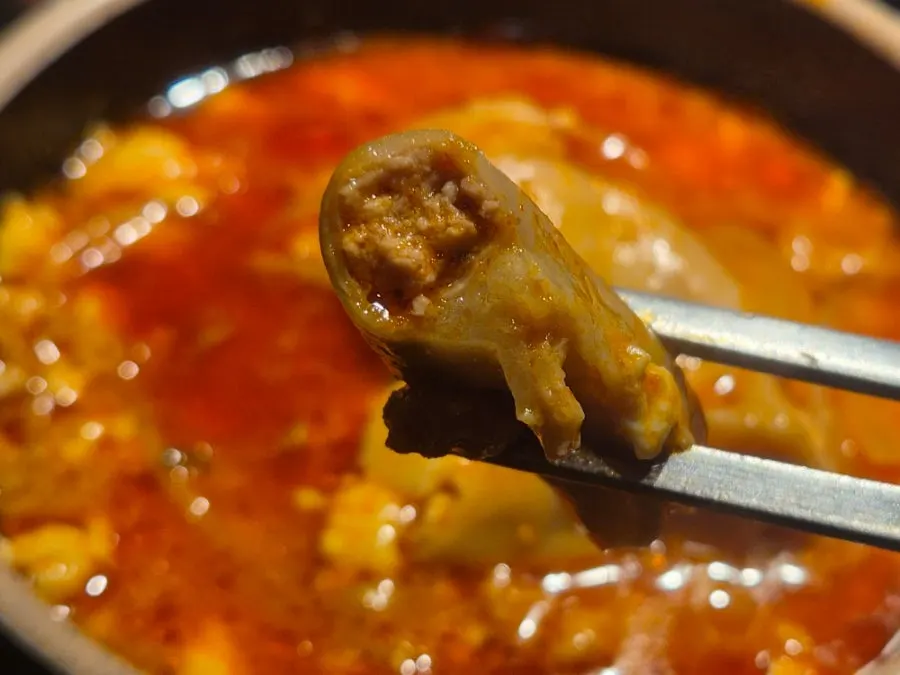 Tripe simmering in the beef tripe soft tofu hotpot