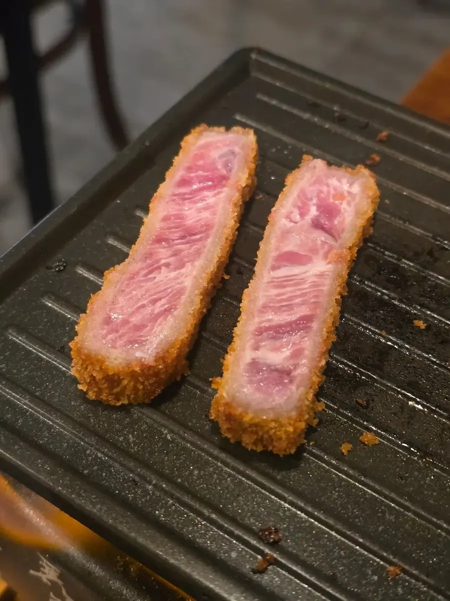 규카츠 2인분 식사 장면