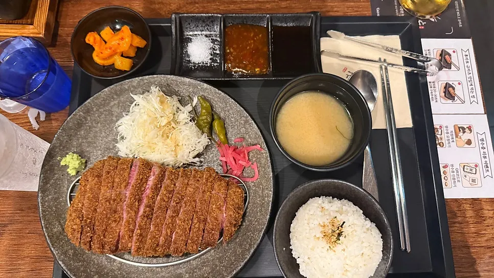 Hurato Sikdang gyukatsu set served with a personal grill