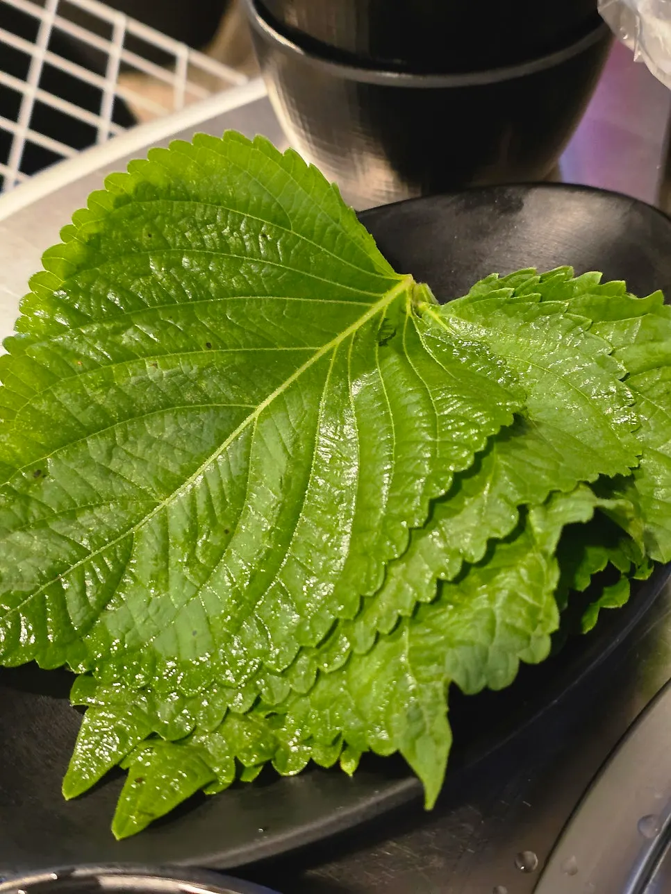 Perilla leaves served as a basic side dish