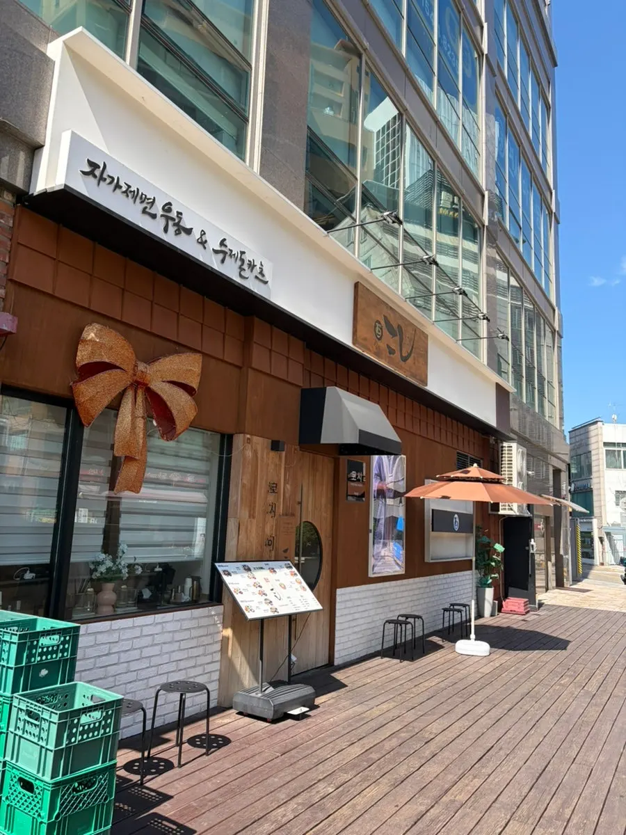 Kosi イス店の入口周辺