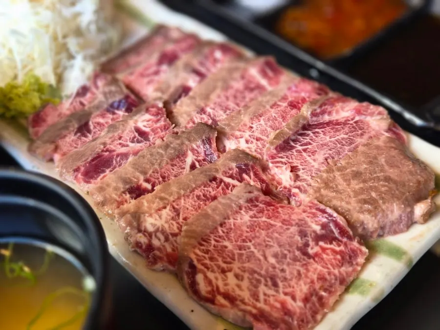스테키 정식에 나온 소고기 접시