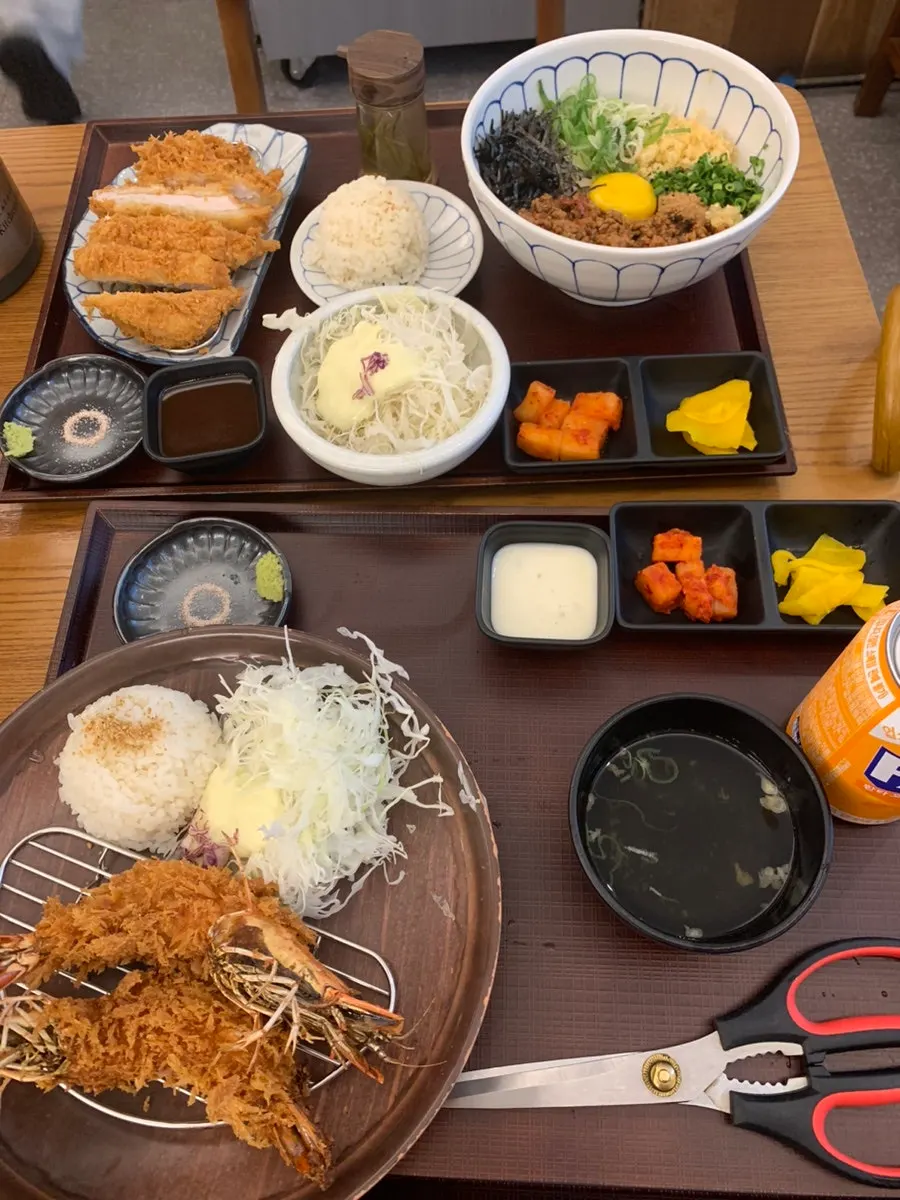 Mazesoba udon and tonkatsu set on the table at Kosi Isu Branch