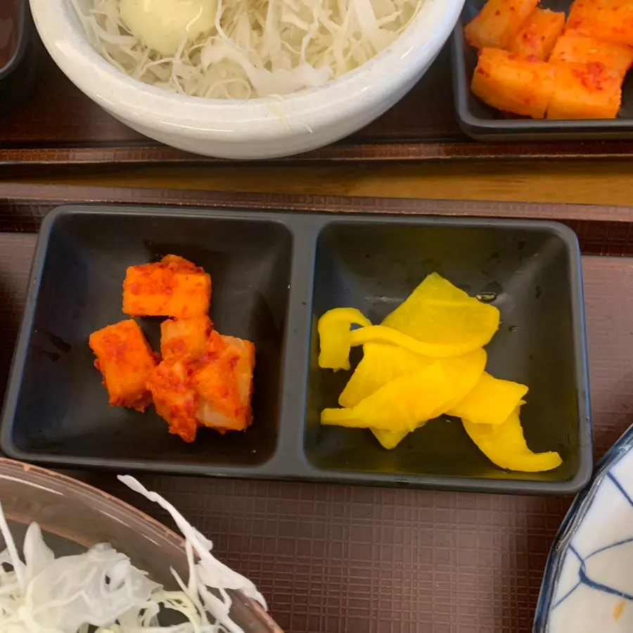 Basic side dishes served with the tonkatsu