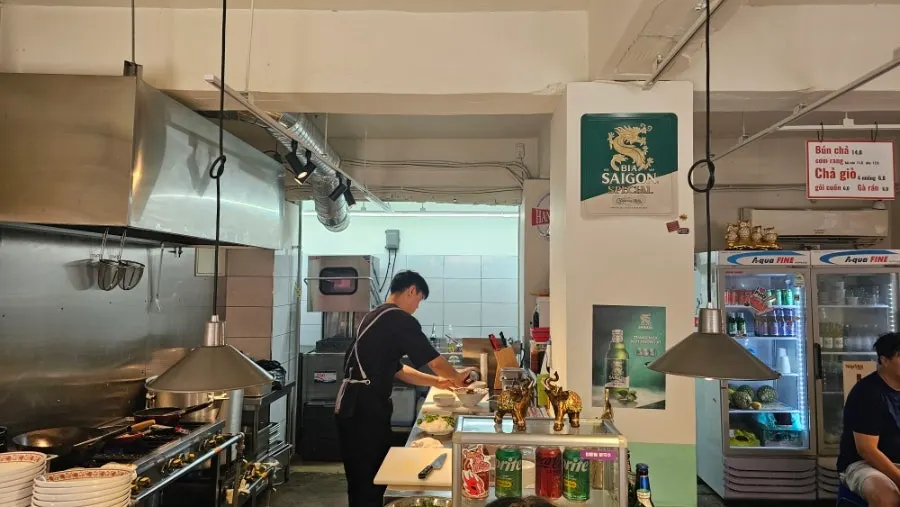 Interior view of Bangbaedong Ssalguksu Isu Branch