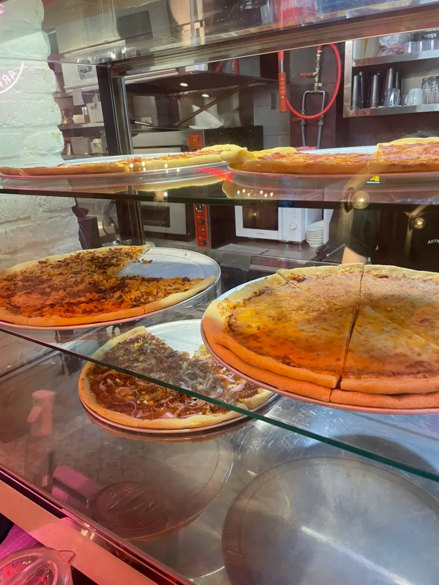 Size of the whole large ₩50,000-range pizza