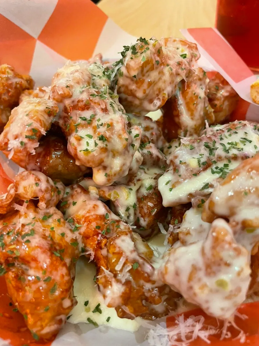 Boneless cheongyang mayo chicken served at the table