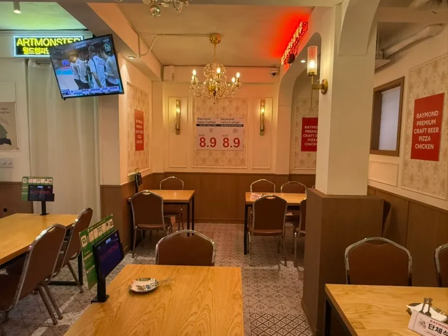 Pizza pub atmosphere inside Raymond Isu Branch