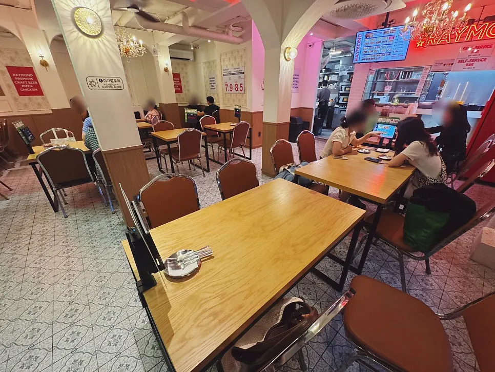 The path from Isu Station to the restaurant