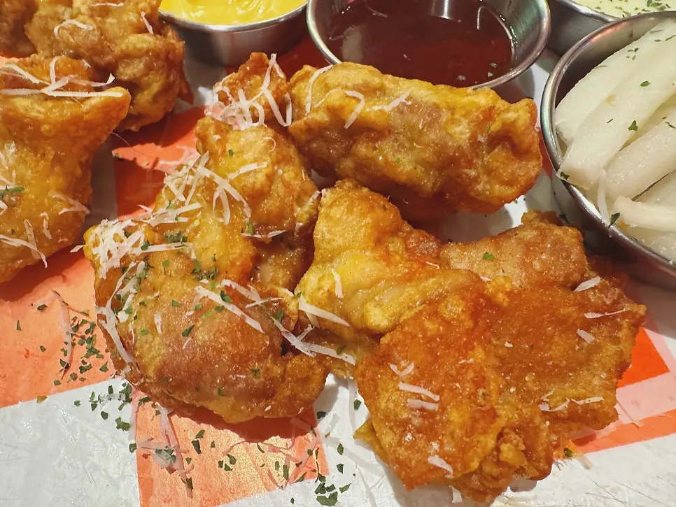 Boneless fried chicken included in the Mond Set