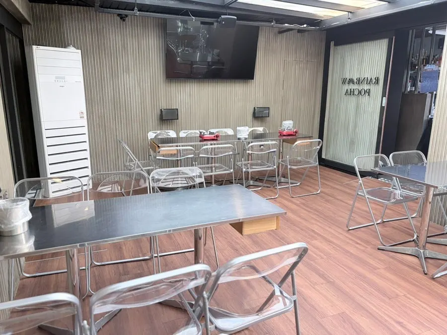 레인보우포차 1층 야외 포차 자리