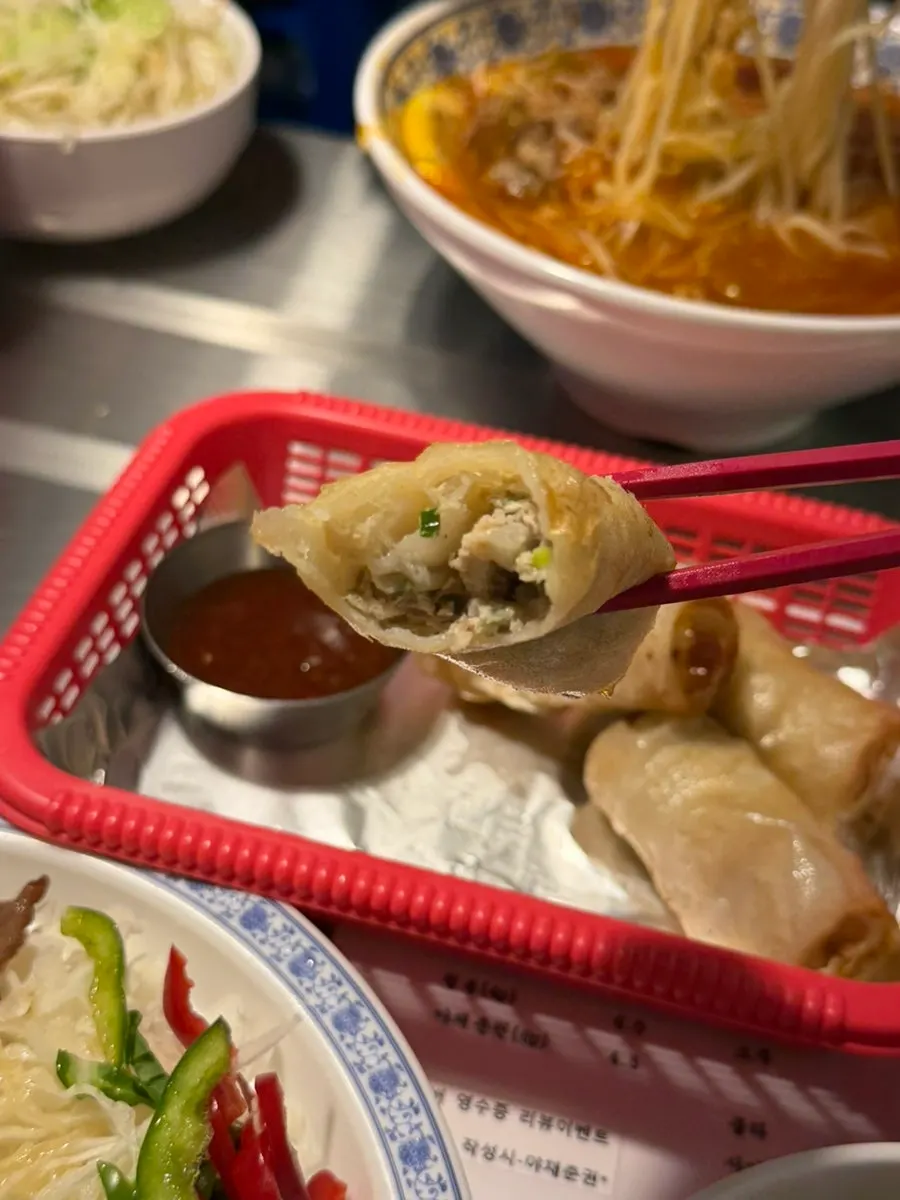 포동포동한 짜조와 칠리소스