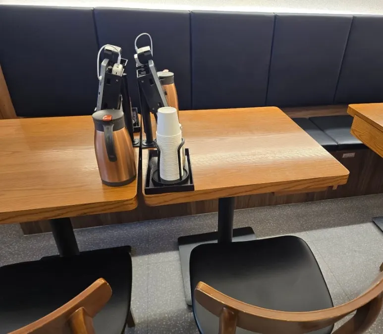 평일 점심 여유로운 코시 이수점 좌석