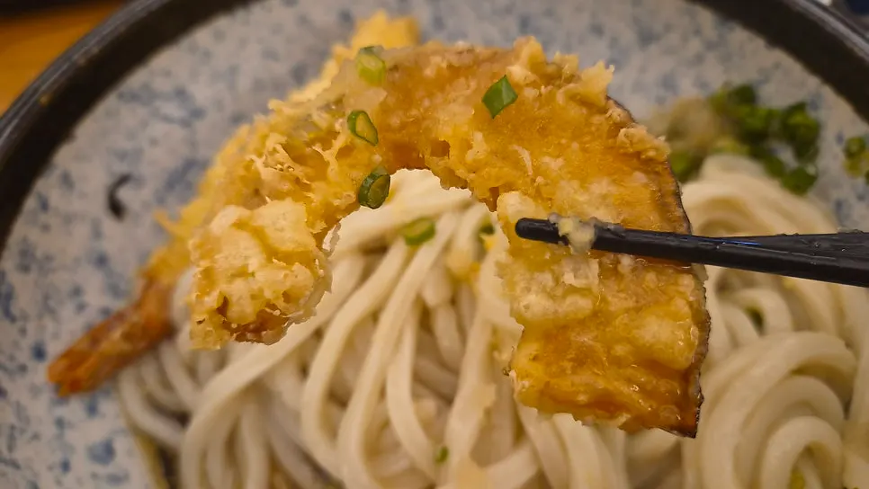 Ten bukkake udon topped with tempura