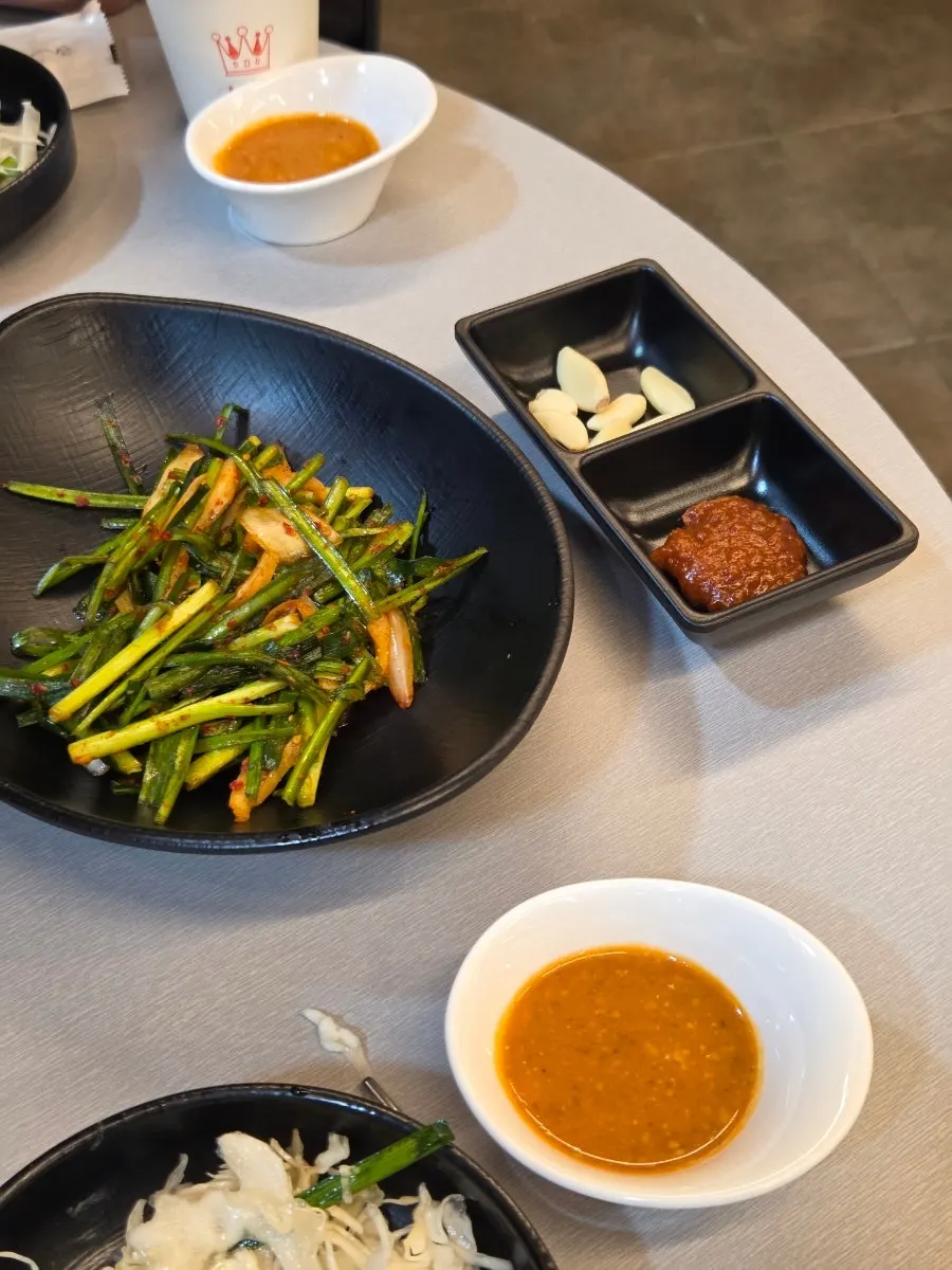 야장 분위기 고깃집 테이블