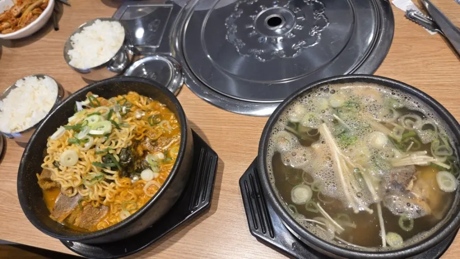 누리마을감자탕 이태원점 한 상 차림
