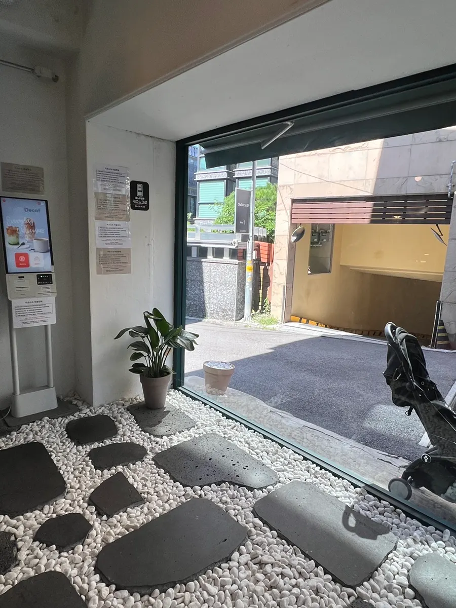 Exterior of Ongfleur in Itaewon