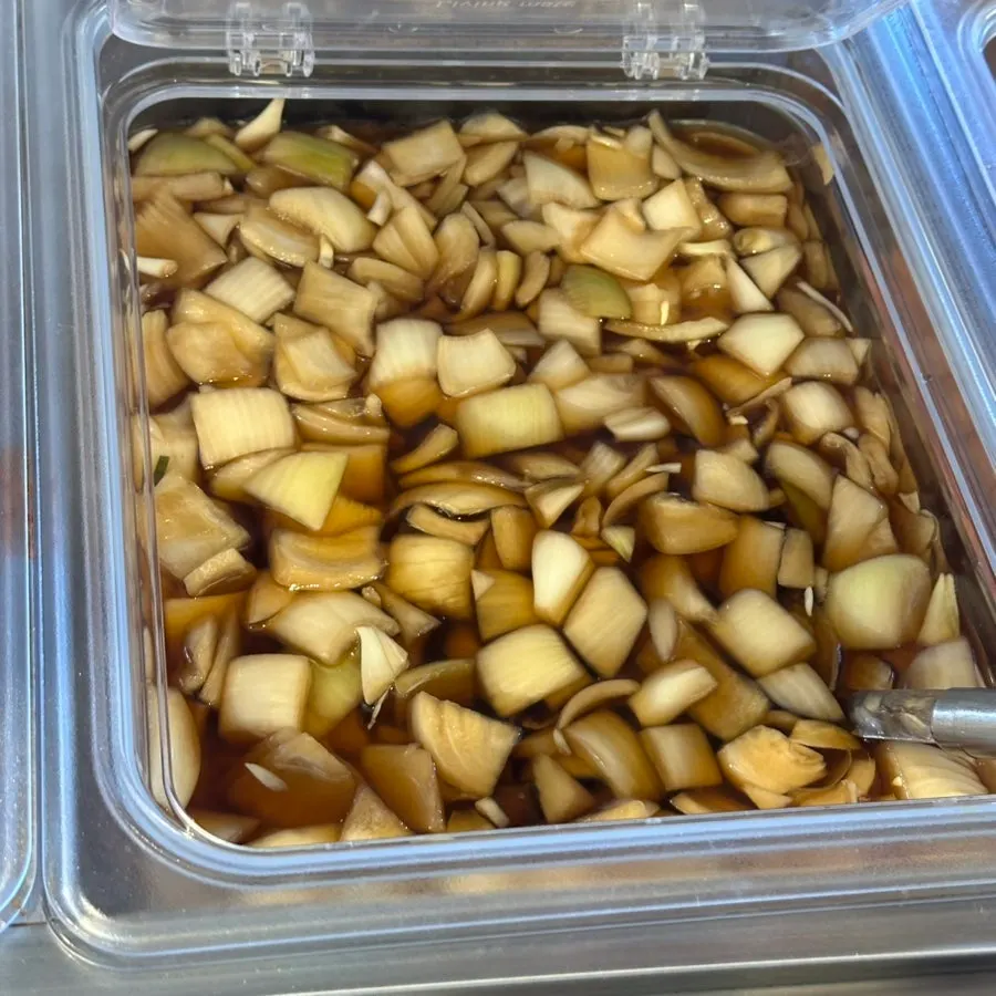 앞치마와 반찬을 이용하는 셀프바