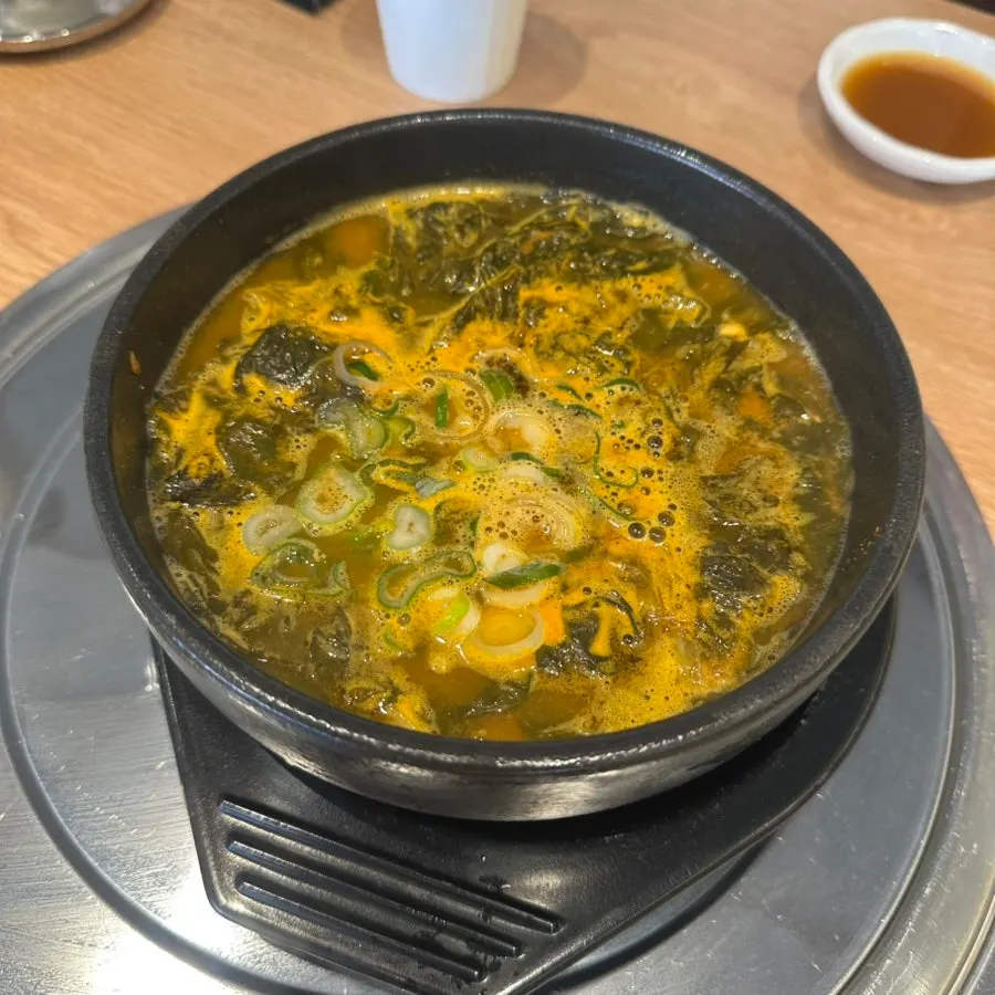 직화뼈구이와 공깃밥 한 상
