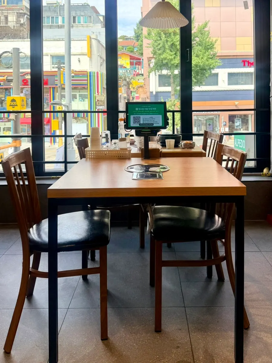 Modern interior at Nuri Maeul Gamjatang