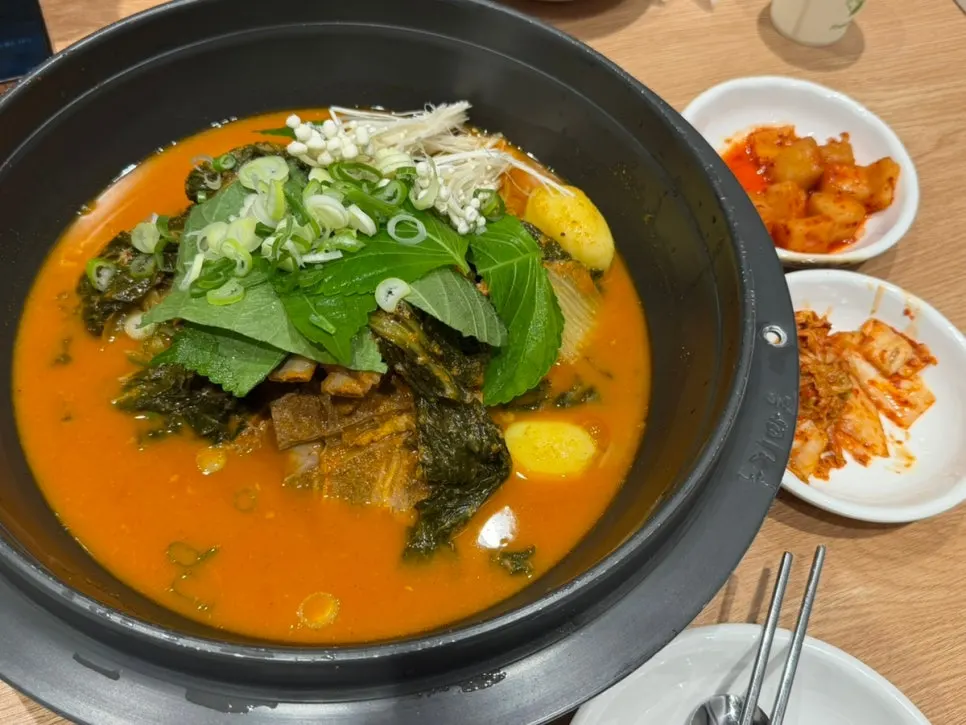 Small-size Nuri Gamjatang served in a large pot